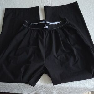 NWOT ALO Yoga Black Joggers with White Logo Tag